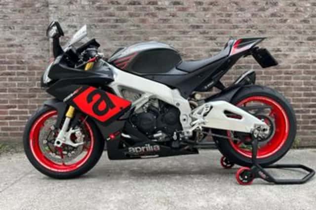 Aprilia RSV 4 R Aprc (2016) thumbnail 1