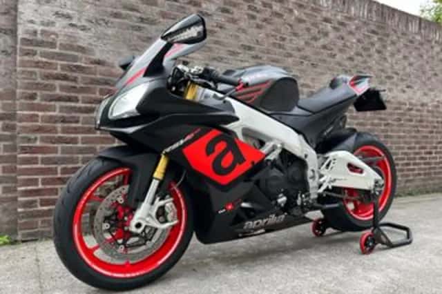 Aprilia RSV 4 R Aprc (2016) thumbnail 2