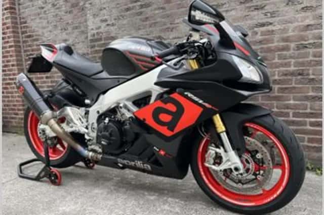 Aprilia RSV 4 R Aprc (2016) thumbnail 3
