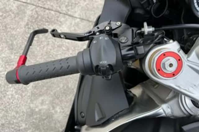 Aprilia RSV 4 R Aprc (2016) thumbnail 5