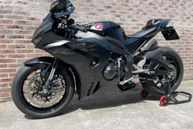 Honda CBR1000RR R Fireblade (2022) thumbnail 2