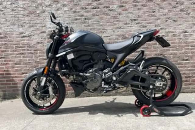 Ducati Monster 937 (2022) thumbnail 1