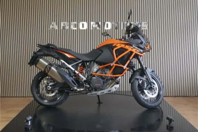 KTM 1050 Adventure (2016) thumbnail 1