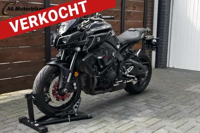 Yamaha MT-10 (2017) thumbnail 1
