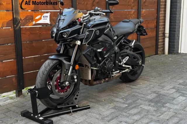 Yamaha MT-10 (2018) thumbnail 2