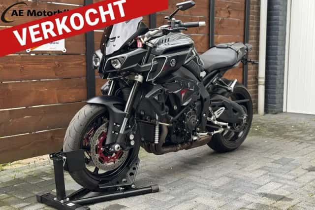 Yamaha MT-10 (2017) thumbnail 1