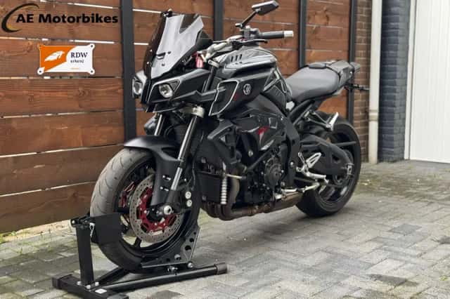 Yamaha MT-10 (2017) thumbnail 2