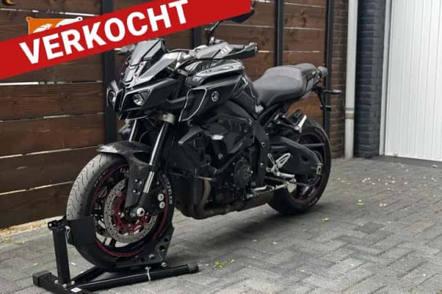 Yamaha MT-10 (2016) thumbnail 1