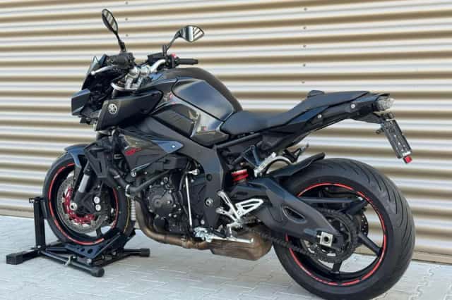 Yamaha MT-10 (2016) thumbnail 2
