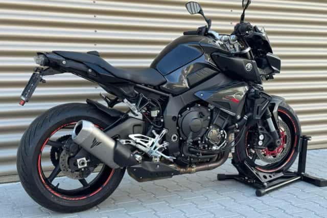 Yamaha MT-10 (2016) thumbnail 3