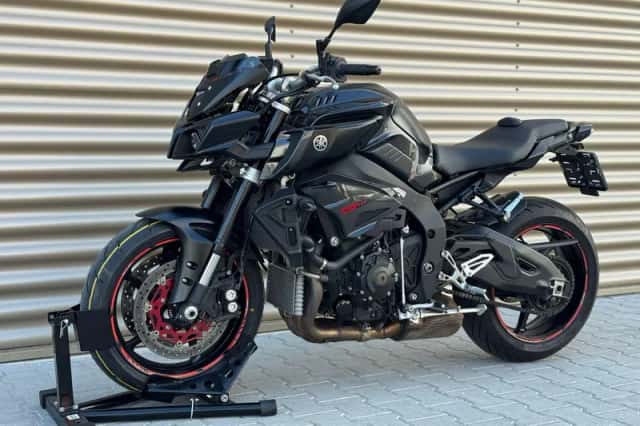 Yamaha MT-10 (2016) thumbnail 4