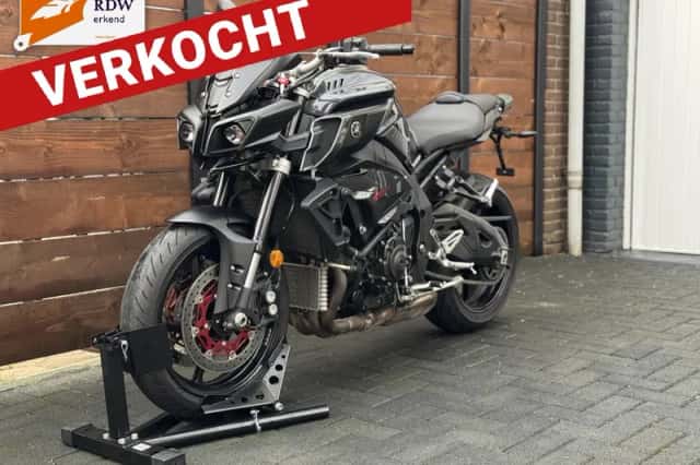 Yamaha MT-10 (2017) thumbnail 1