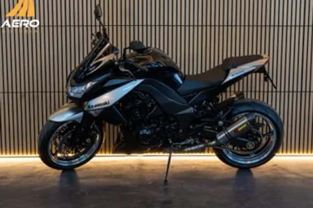 Kawasaki Z1000 (2010) thumbnail 3