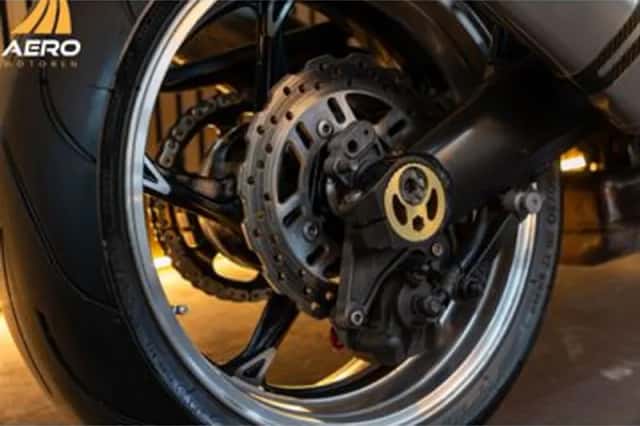 Kawasaki Z1000 (2010) thumbnail 6