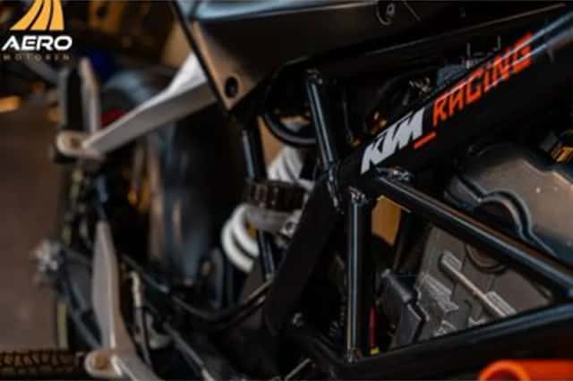 KTM 125 Duke (2015) thumbnail 6