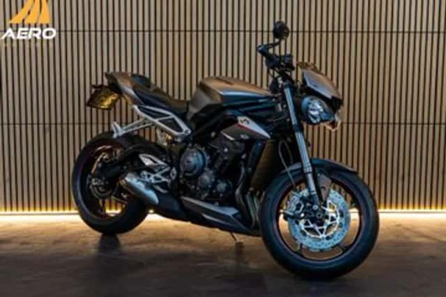 Triumph Street Triple RS (2017) thumbnail 1