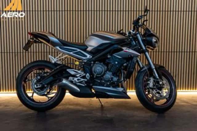 Triumph Street Triple RS (2017) thumbnail 2