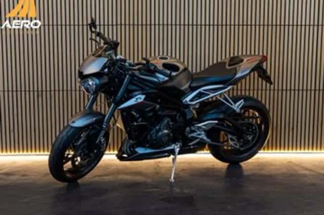 Triumph Street Triple RS (2017) thumbnail 3