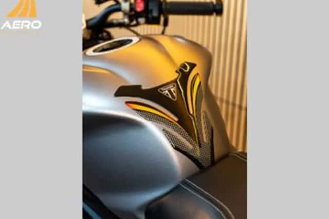 Triumph Street Triple RS (2017) thumbnail 6