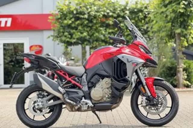Ducati Multistrada V4 S-Rader - Red (2025) thumbnail 1