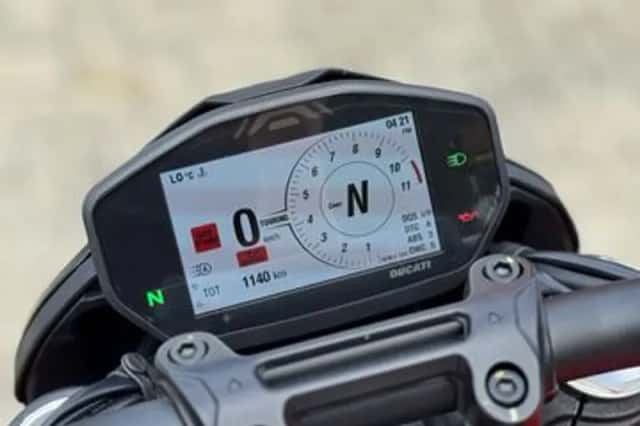 Ducati Hypermotard 950 RVE Livery (2025) thumbnail 6