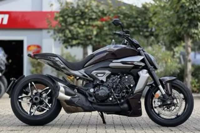 Ducati Diavel V4 Xdiavel - Black Lava (2025) thumbnail 1