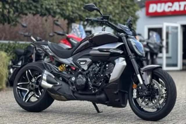 Ducati Diavel V4 Xdiavel - Black Lava (2025) thumbnail 3
