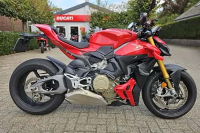Ducati Streetfighter V4 S Red (2025) thumbnail 1