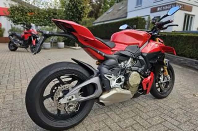 Ducati Streetfighter V4 S Red (2025) thumbnail 3
