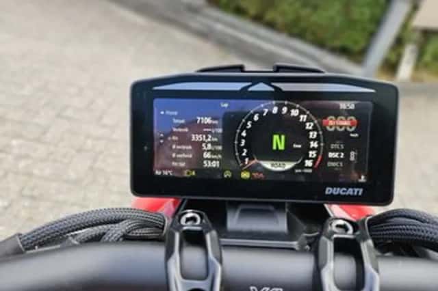 Ducati Streetfighter V4 S Red (2025) thumbnail 5
