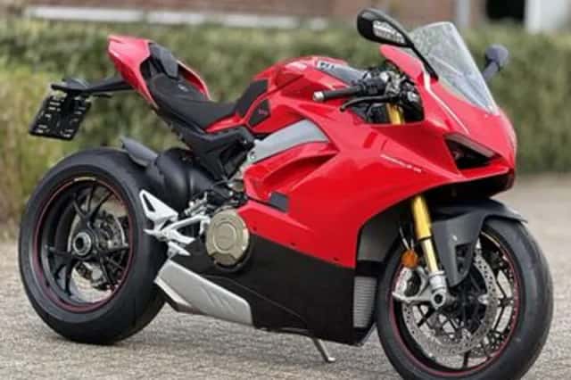 Ducati Panigale V4S (2018) thumbnail 3