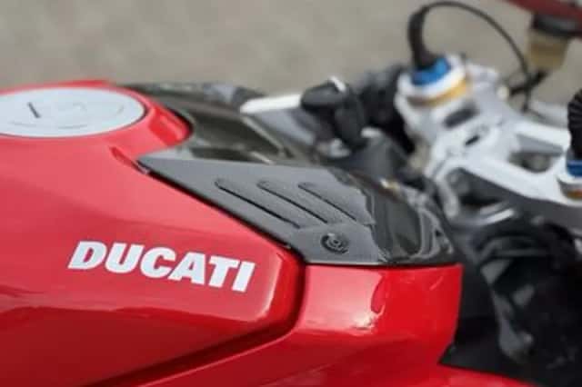 Ducati Panigale V4S (2018) thumbnail 5