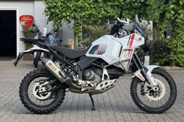 Ducati Desert X White (2023) thumbnail 1
