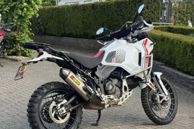 Ducati Desert X White (2023) thumbnail 3