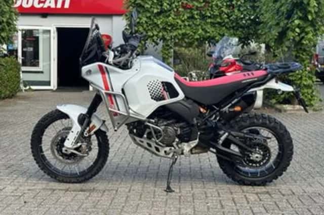 Ducati Desert X White (2023) thumbnail 4