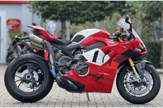 Ducati Panigale V4 R (2023) thumbnail 1