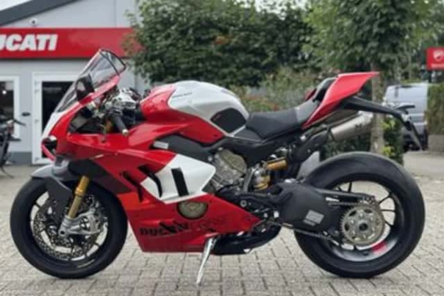 Ducati Panigale V4 R (2023) thumbnail 2