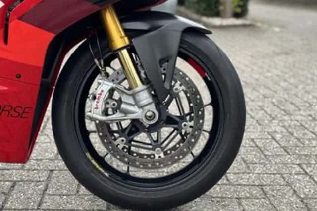 Ducati Panigale V4 R (2023) thumbnail 5