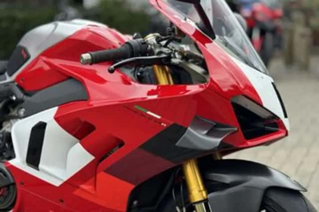 Ducati Panigale V4 R (2023) thumbnail 6