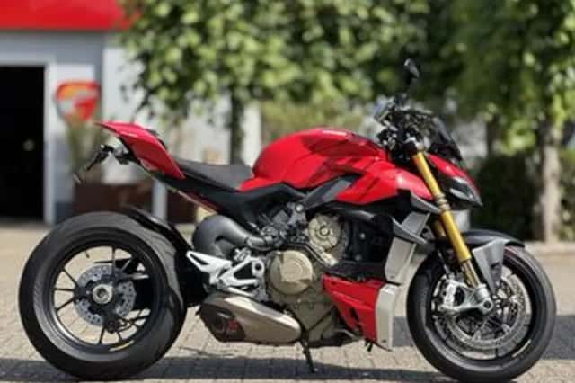 Ducati Streetfighter V4S Red (2021) thumbnail 1