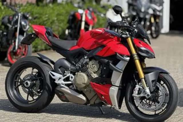 Ducati Streetfighter V4S Red (2021) thumbnail 2