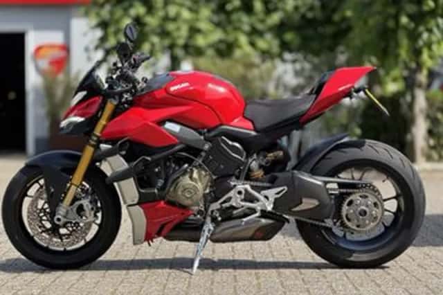Ducati Streetfighter V4S Red (2021) thumbnail 3