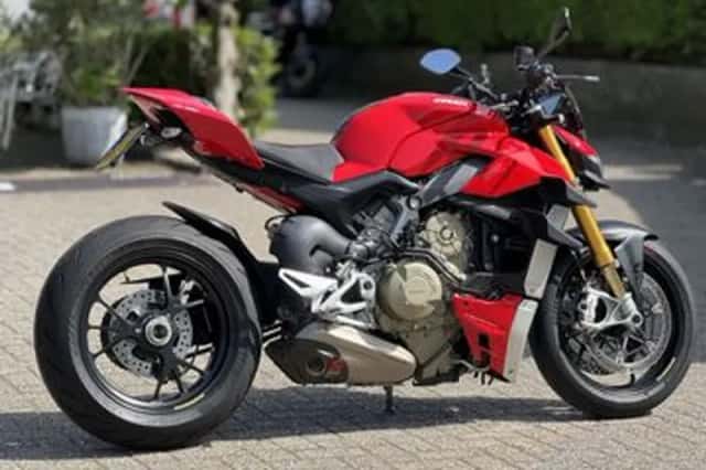 Ducati Streetfighter V4S Red (2021) thumbnail 4