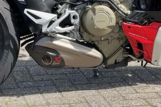 Ducati Streetfighter V4S Red (2021) thumbnail 5