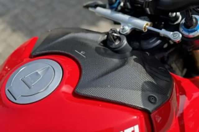 Ducati Streetfighter V4S Red (2021) thumbnail 6
