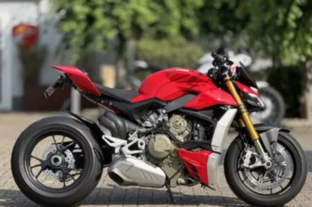 Ducati Streetfighter V4S Red (2020) thumbnail 1