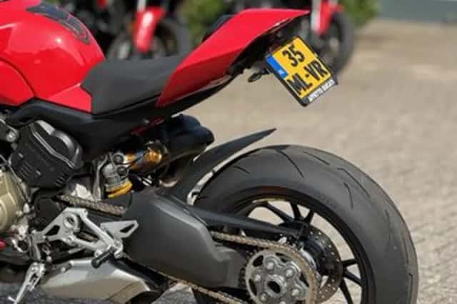 Ducati Streetfighter V4S Red (2020) thumbnail 3