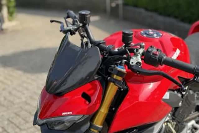 Ducati Streetfighter V4S Red (2020) thumbnail 6