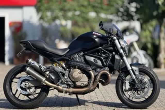 Ducati Monster 821 (2016) thumbnail 1