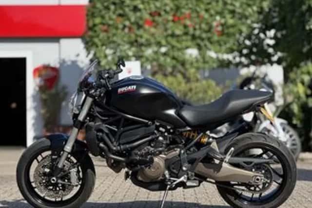 Ducati Monster 821 (2016) thumbnail 2